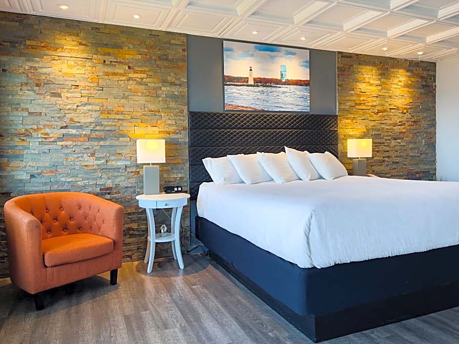 Terrace Bay Hotel - Lakefront