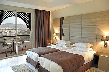 Deluxe Family Room
