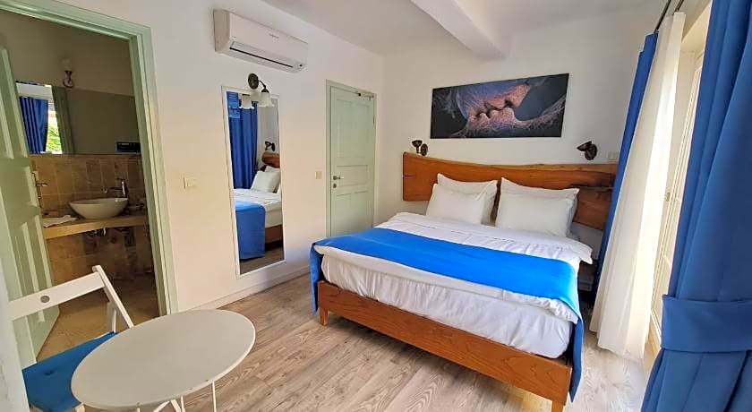 Rebetiko Hotel                                                             
