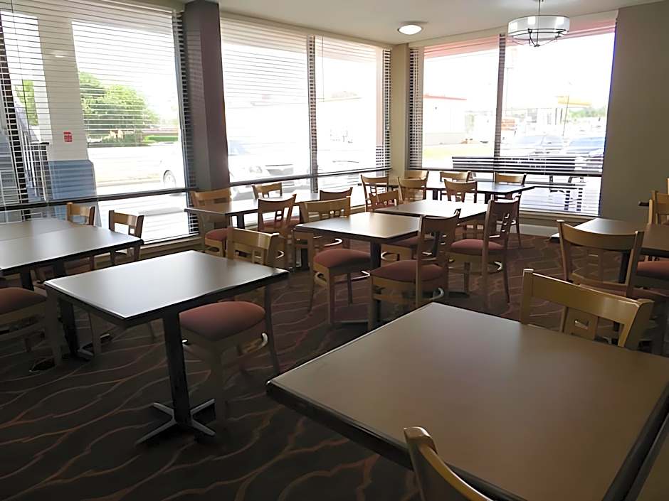 Baymont Inn & Suites Florence by Wyndham – Florence, SC