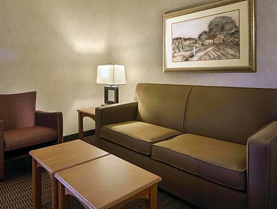 Quality Inn & Suites Detroit Lakes