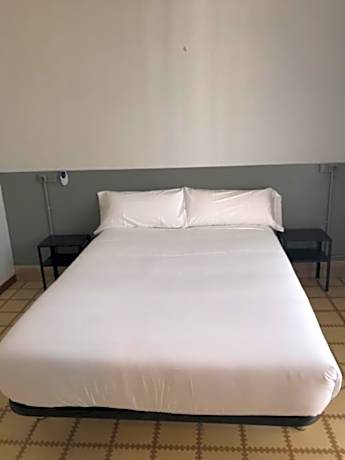 Budget Double Room with Shared Bathroom