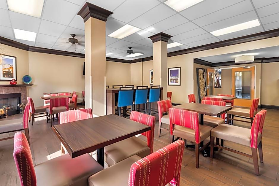 Comfort Suites At Rivergate Mall