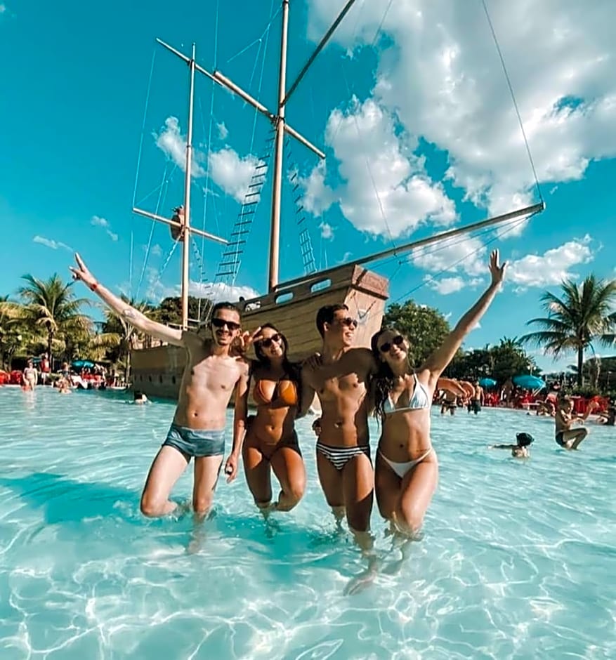 Spazzio diRoma com entrada ao Acquapark Gratuito, Apartamento 840 vista para a Piscina
