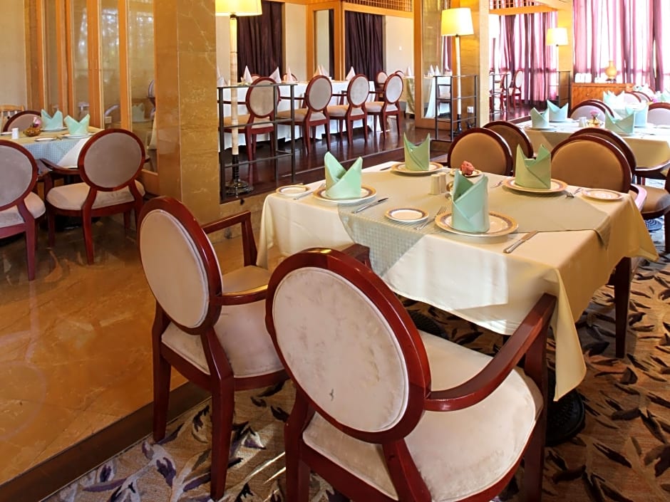 Zhongwei Green Lake Hotel Kunming