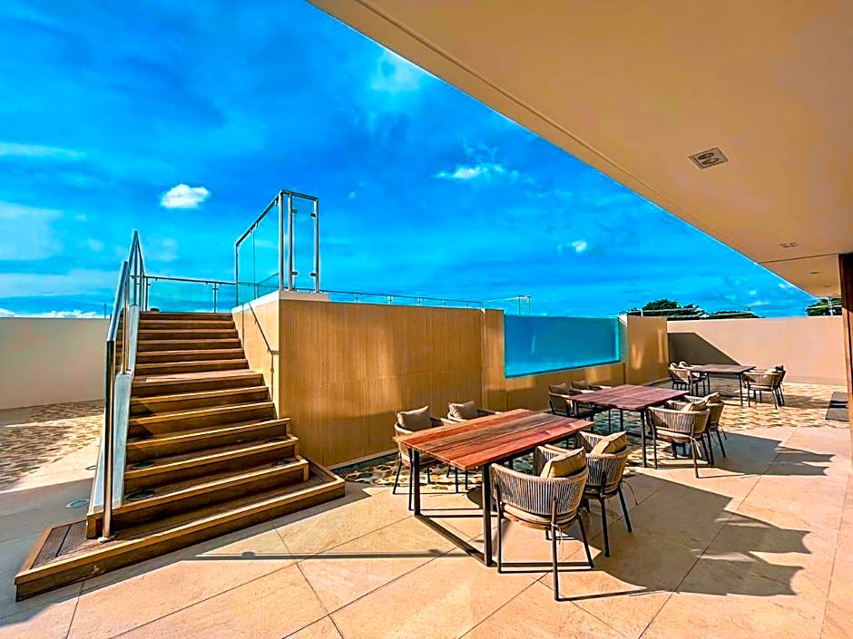 Uma Hotel And Residences 