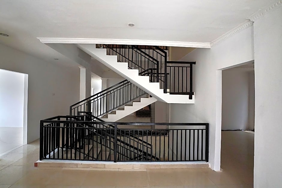 OYO 306 Koen Residence Near RS Gandaria