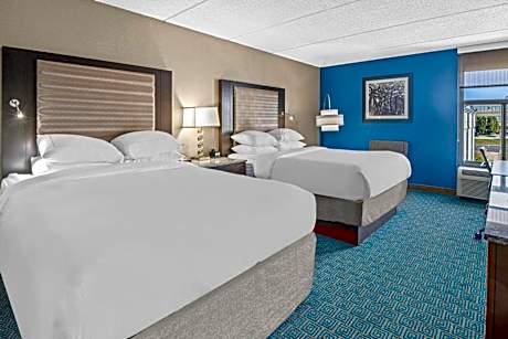 2 Queens Mobility Hearing Acc Roll In Shower