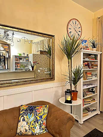 Explorer B&B Old Town Rooms & Apartment #don't be a tourist, be an Explorer!