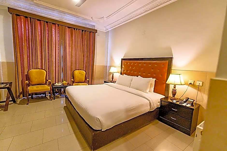 Hotel One Mall Road Murree
