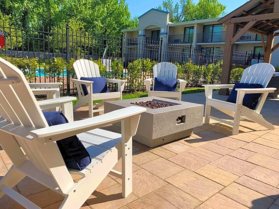 The Hub Middletown Red Bank- Best Western Signature Collection
