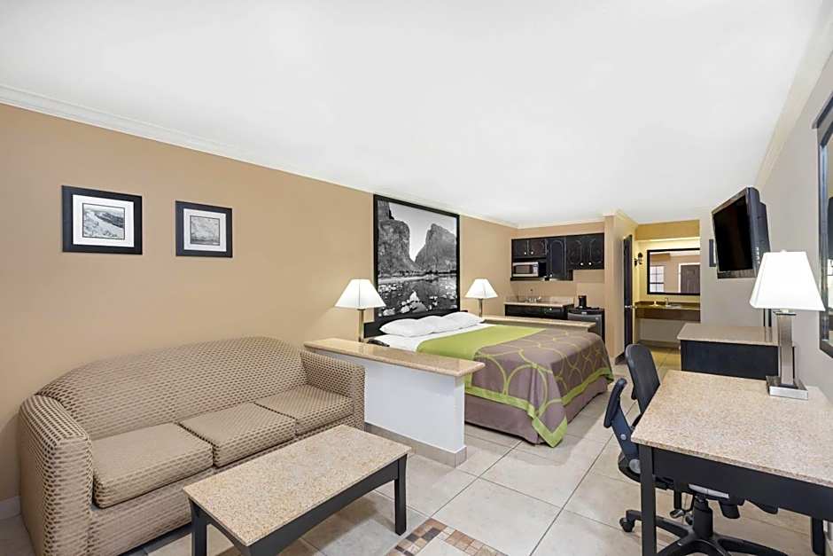 Super 8 by Wyndham McAllen/Downtown