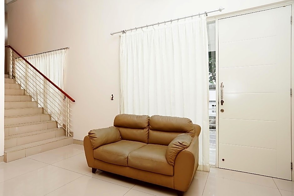 OYO 782 Menjangan Residence at Citraland 1