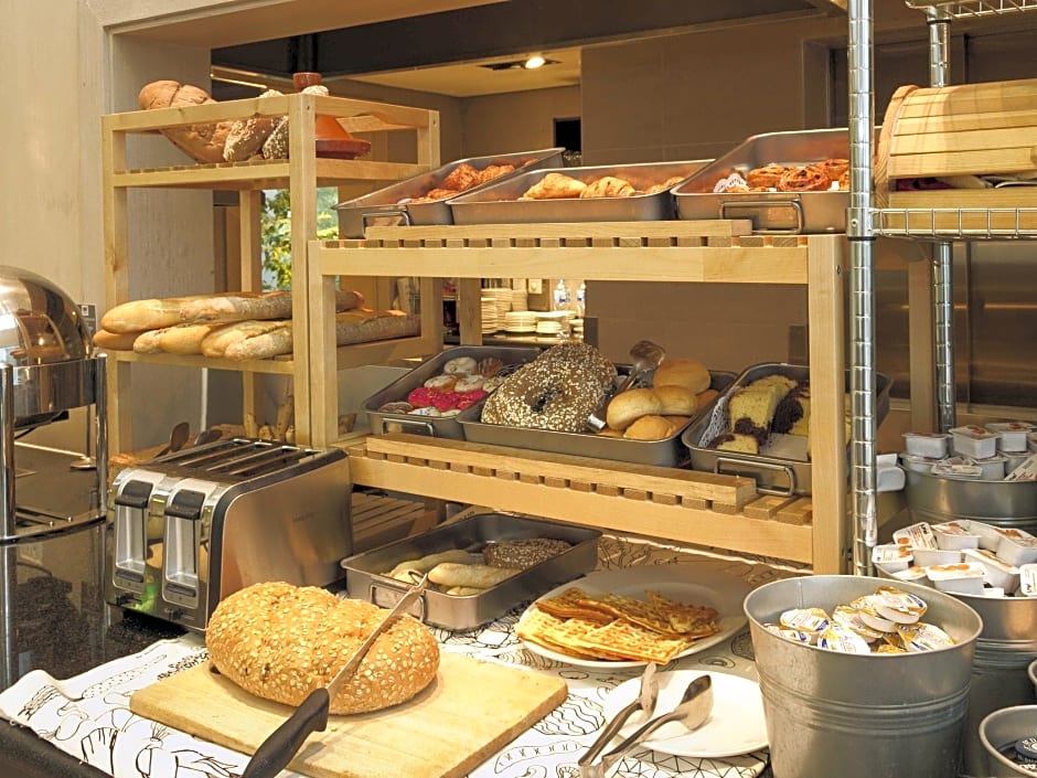 Ibis Sharq Hotel