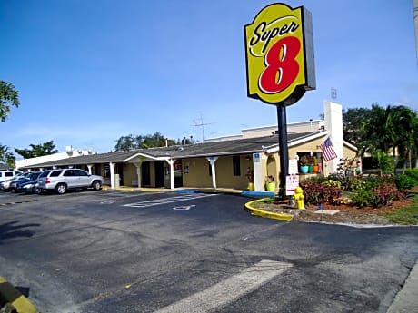 Super 8 by Wyndham Lantana West Palm Beach