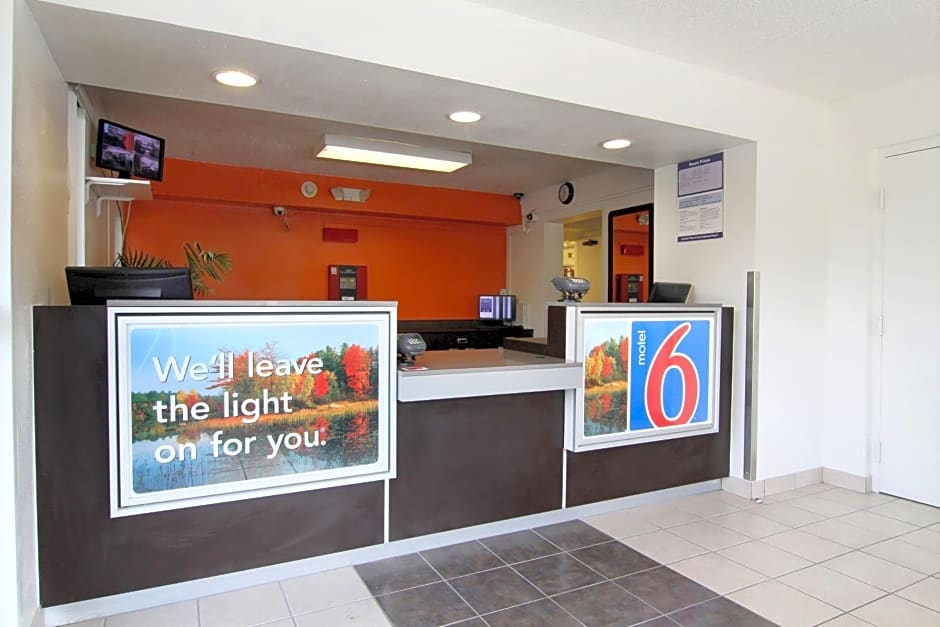 Motel 6-Middleburg Heights, OH - Cleveland