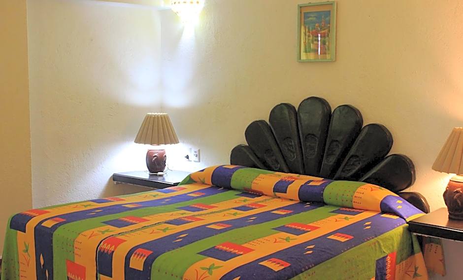 Suites Plaza del Rio