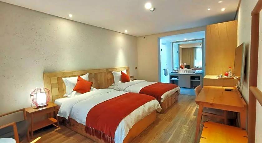 Arro Khampa by Zinc Journey Lijiang