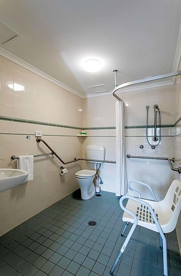 Arena Hotel (formerly Sleep Express Motel)