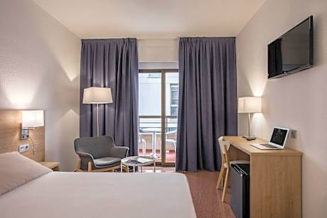 Double or Twin Room (1 Adult)