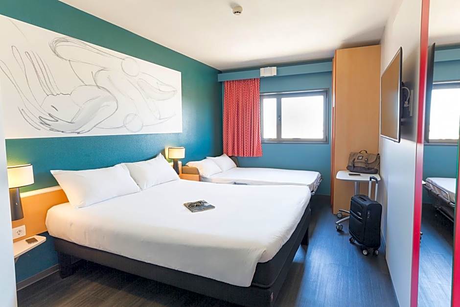 ibis Valencia Bonaire Airport Hotel