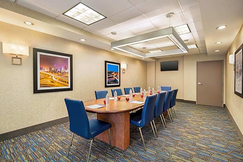 Holiday Inn Express Hotel & Suites Fredericksburg By IHG
