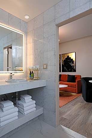 Queen Suite with Two Queen Beds - Non Smoking