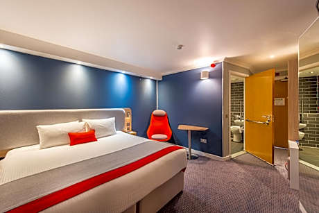 Double Room with Free Hot Breakfast - Accessible