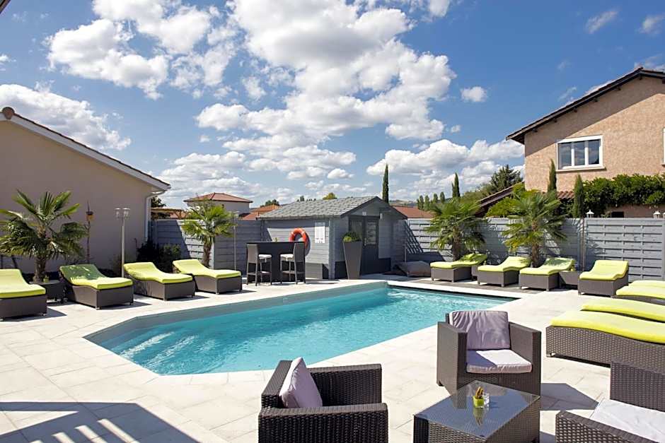 Contact Hotels Les Pierres Dorees