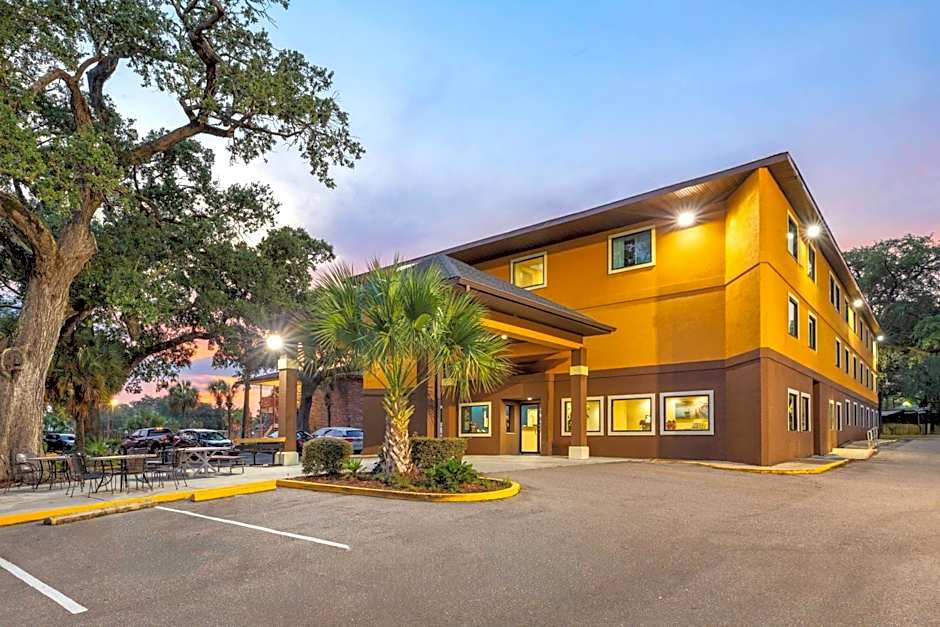 Days Inn by Wyndham Biloxi Beach