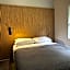 Jack & Di's Waiteti Lakefront Motel