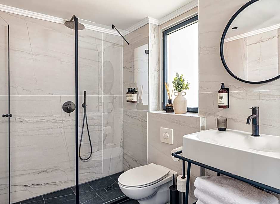 Villa Albi - Machne Yehuda Hotel