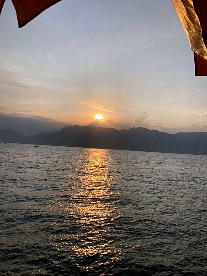 Suíte Pé na Areia- Espaço Independente na Praia do Curral com localização privilegiada - simplicidade e comodidade com o pôr do sol mais lindo de Ilhabela - melhor custo benefício para até 4 pessoas , na Av José Pacheco do Nascimento nº 7682