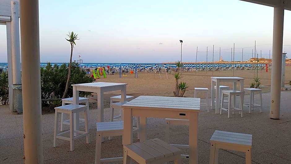 Baia Degli Aranci Suite & Apartments