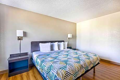 King Room - Disability Access - Non-Smoking