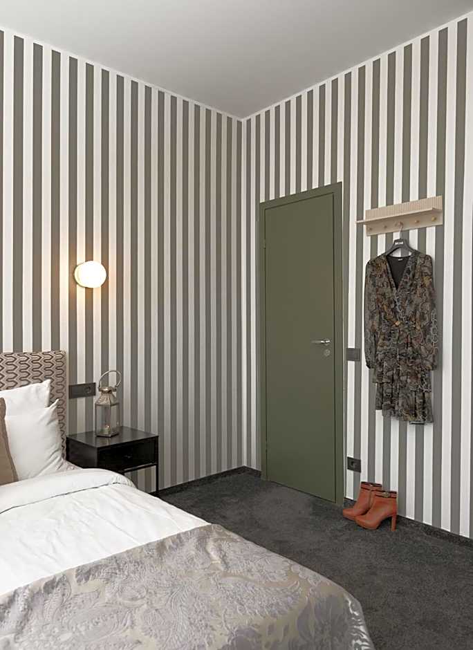 Happy Inn Rooms & Suites