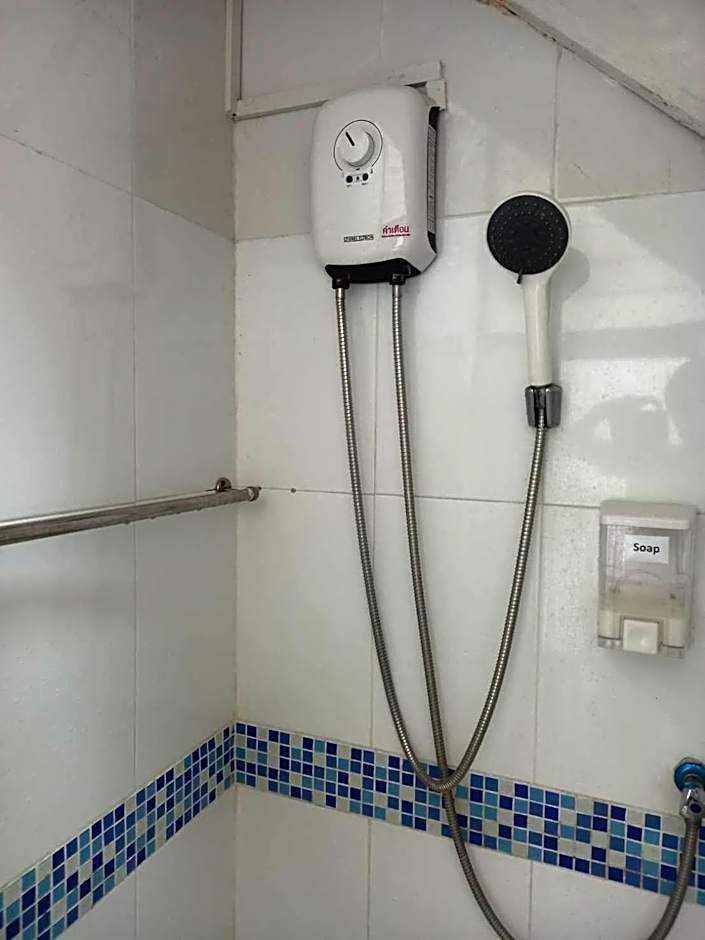 amazing khaosan hostel