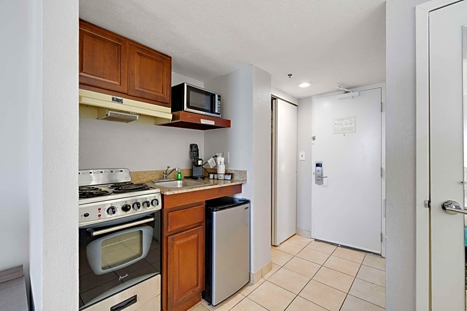 Best Western Plus Holiday Sands Inn & Suites