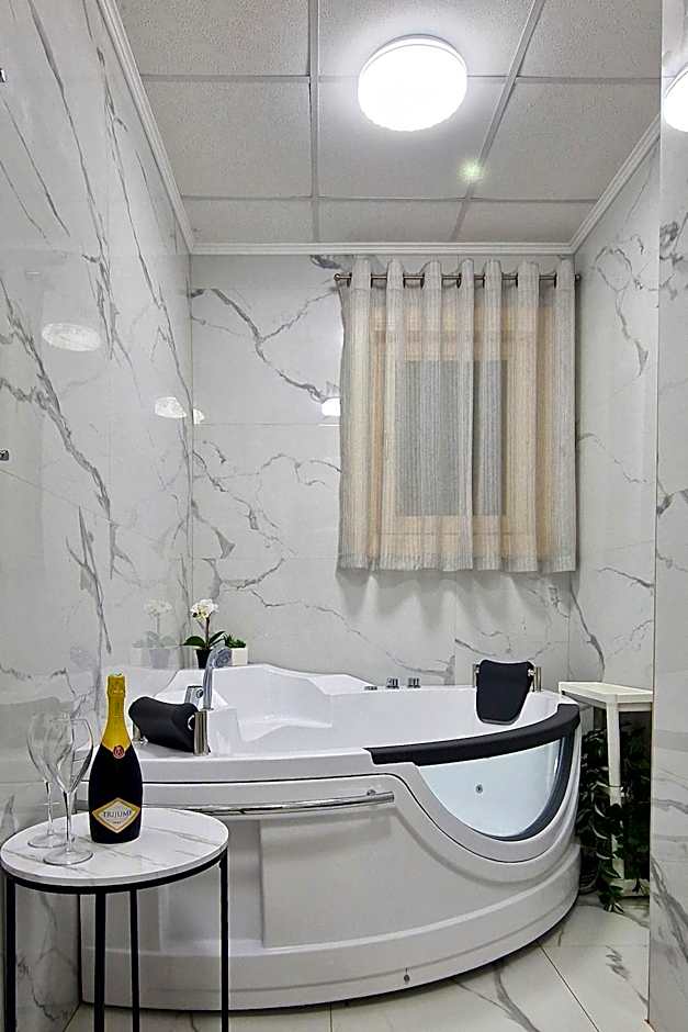 Montesan Luxury Apartment Beach Front