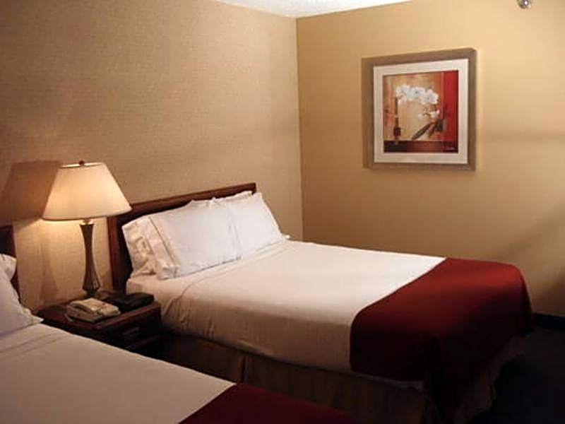 Holiday Inn Express Hotel Fort Campbell-Oak Grove By IHG