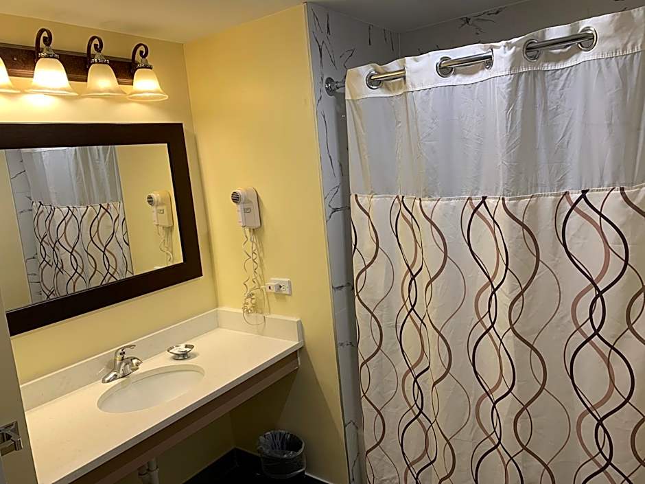 Four Winds Country Motel