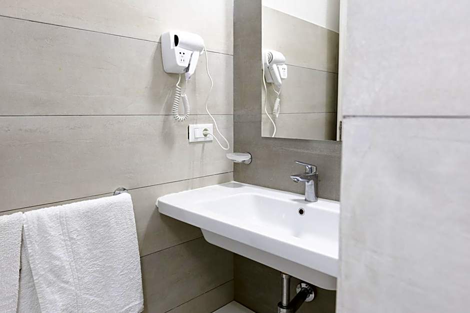 White 1903 - Rooftop Pool & Luxury Rooms