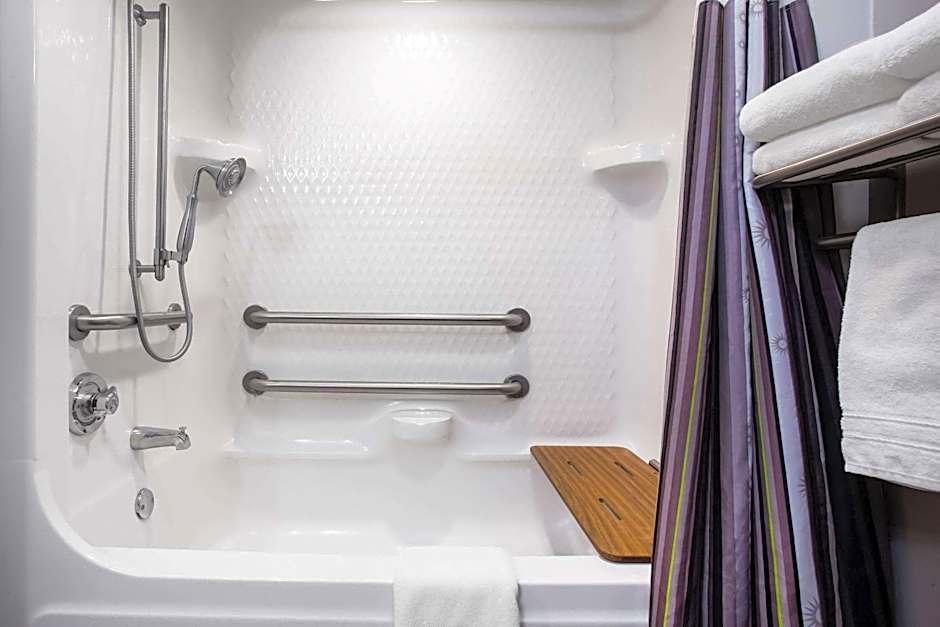 La Quinta Inn & Suites by Wyndham Pontoon Beach