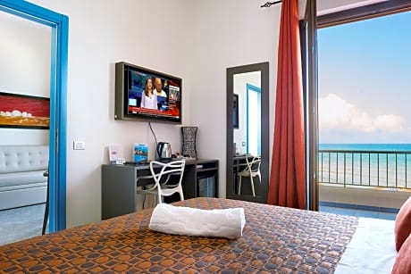 Suite with Terrace and Sea View