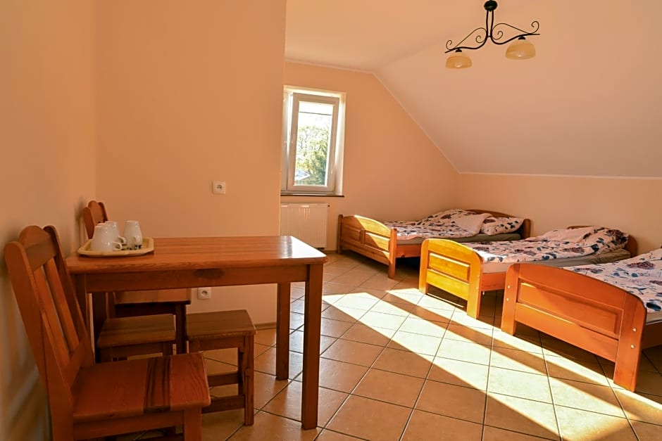 JANTAR Pokoje i Domki u Reni