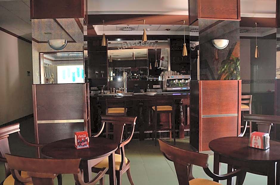 La Familia Gallo Rojo