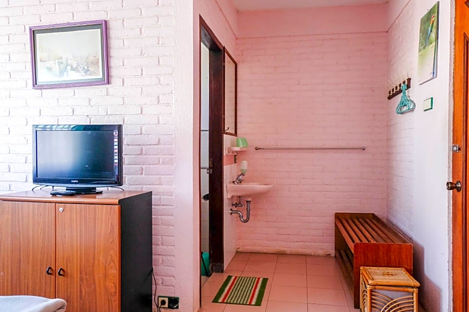 RedDoorz Syariah near Kopeng Treetop Adventure