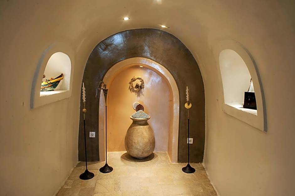 Heliophos Boutique Caves