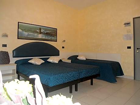 Family Room (2 Adults + 2 Children)