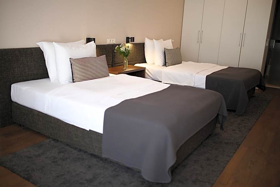 Adresa Suites